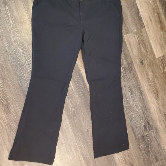 Women's Old Navy the Diva Black Khaki type Pants, Size 18, Pockets, Great Cond! - Picture 2 of 4